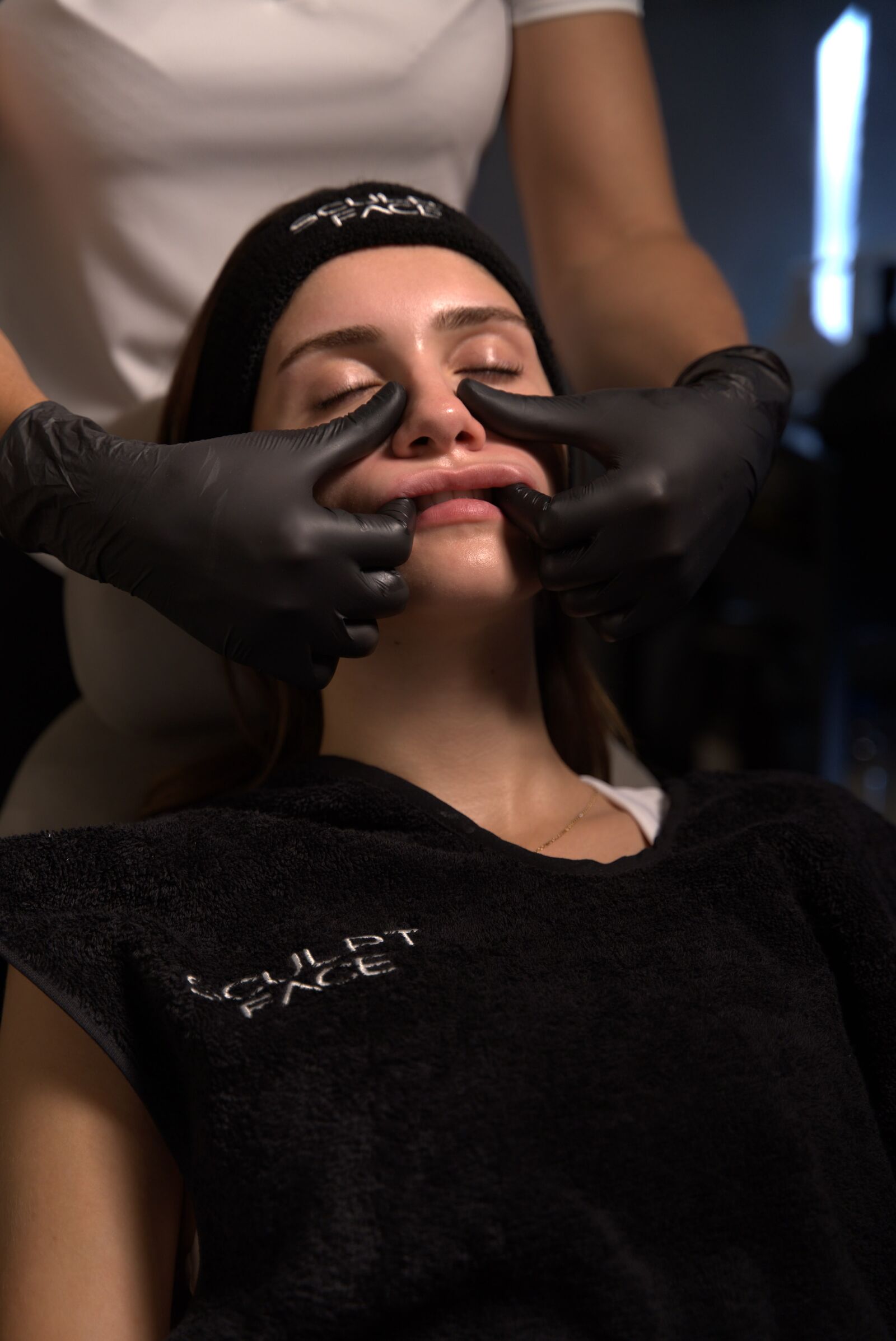 Buccal Flow — eldivenle ağız içi uygulama
